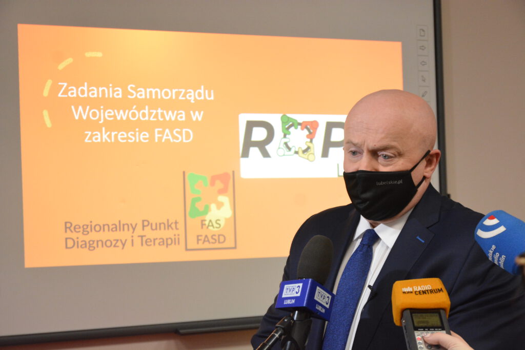 Marszałek Województwa Lubelskiego Jarosław Stawiarski udziela wywiadu