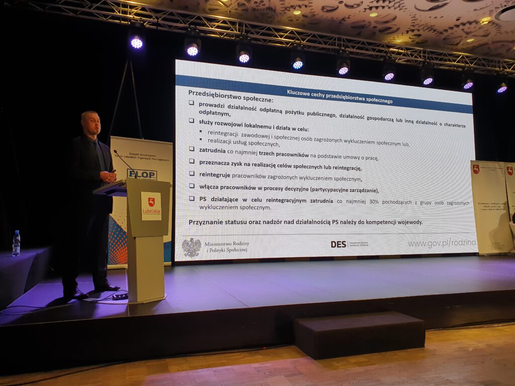 Pan Andrzej Radniecki- Departament Ekonomii Społecznej i Solidarnej w Ministerstwie Rodziny i Polityki Społecznej