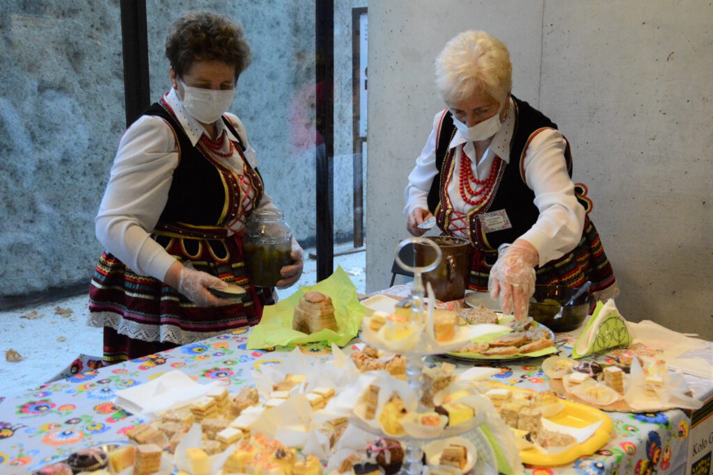 Na zdjęciu dwie panie z koła gośpodyń wiejskich