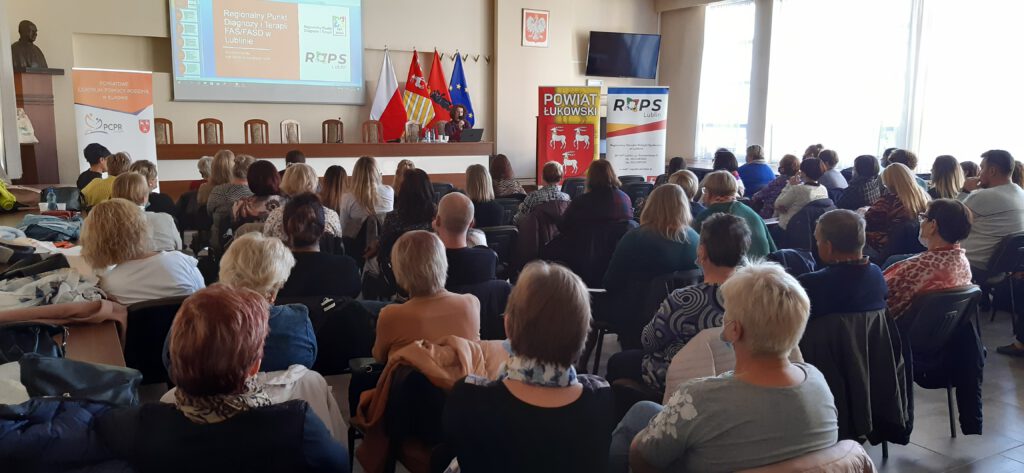 Zdjęcie uczestników szkolenia na temat problematyki FAS/FASD dla Powiatowego Centrum Pomocy Rodzinie w Łukowie