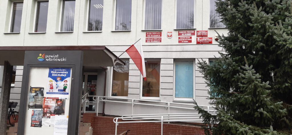 widok budynku Starostwa Powiatowego we Włodawie, w którym odbyło się szkolenie z problematyki FAS/FASD