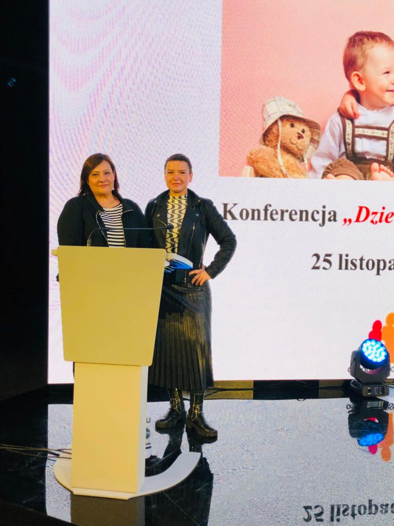 dr n. hum. Teresa Jadczak- Szumiło oraz prof. Magdalena Arczewska