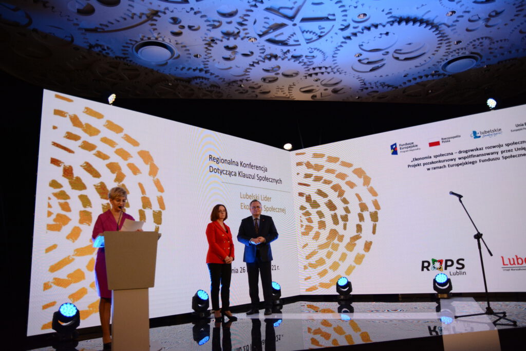 Od lewej: Marta Rak- zastępca dyrektora ROPS Lublin, Małgorzata Romanko- Dyrektor ROPS Lublin, Zbigniew Wojciechowski- Wicemarszałek Województwa Lubelskiego