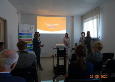 Dyrektor ROPS M Romanko i pracowanicy RPDiT podczas prezentacji