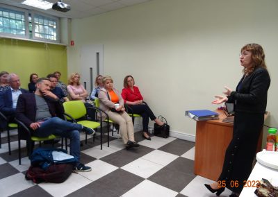 I Sztajner oprowadza ekspertów po punkcie drop in