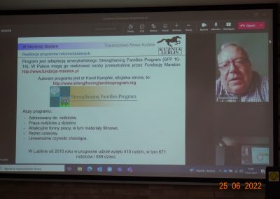 doktor I Siudem podczas prezentacji na sali konferencyjnej