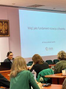 dr Teresa Jadczak - Szumiło