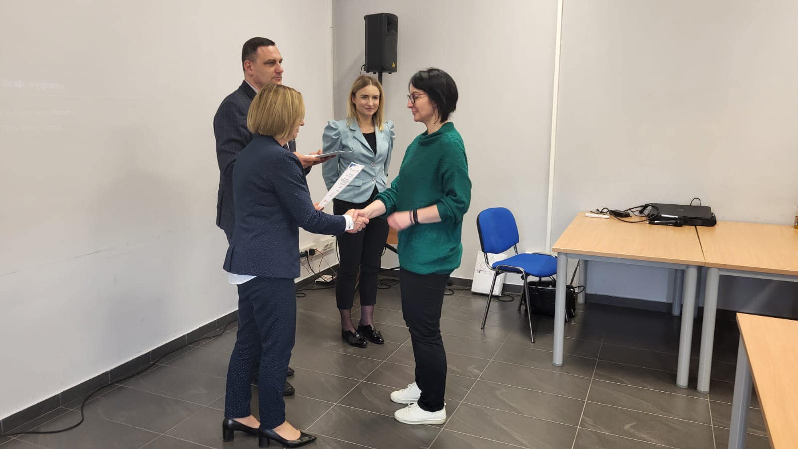 Wręczanie certyfikatu