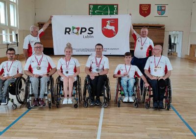 Uczestnicy zawodów sportowych w łucznictwie dla osób z niepełnosprawnością