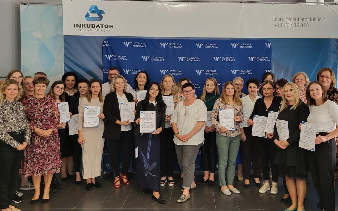 Dnia 25 września 2023 r. Regionalny Ośrodek Polityki Społecznej w Lublinie zakończył cykl szkoleń kompetencyjnych dotyczących CUS w ramach projektu „Liderzy kooperacji”.