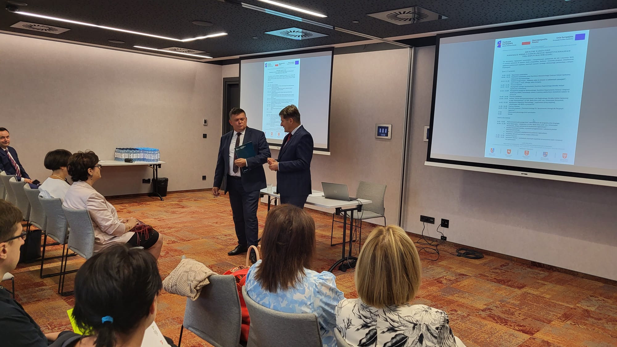 DWUDNIOWE SZKOLENIE WARSZTATOWE PODNOSZĄCE WIEDZĘ Z ZAKRESU PROCESU DEINSTYTUCJONALIZACJI I ROLI ROPS W JEGO WDRAŻANIU. 