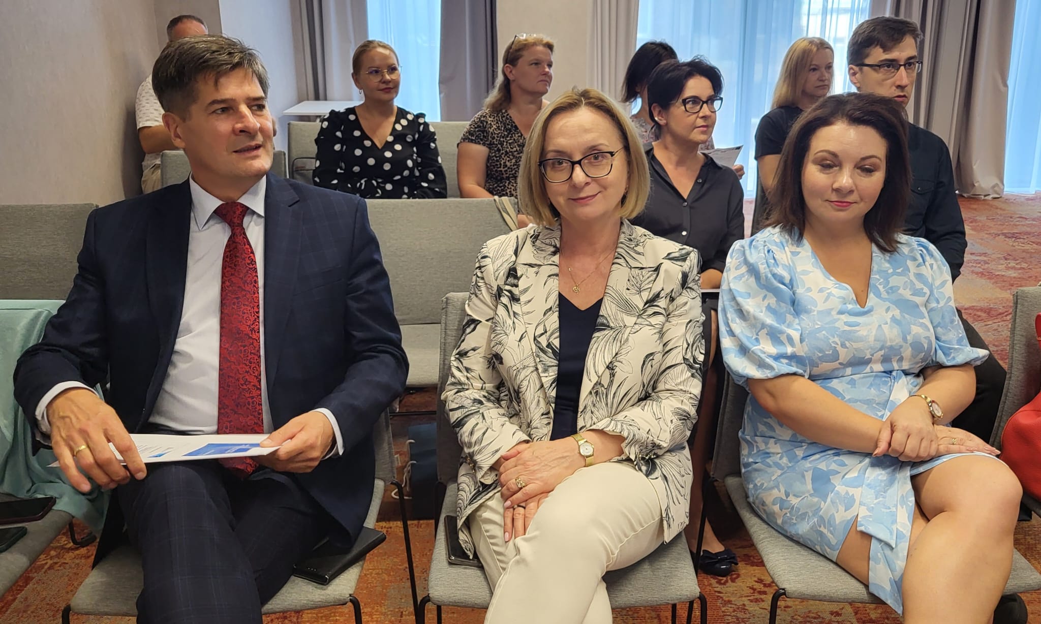 DWUDNIOWE SZKOLENIE WARSZTATOWE PODNOSZĄCE WIEDZĘ Z ZAKRESU PROCESU DEINSTYTUCJONALIZACJI I ROLI ROPS W JEGO WDRAŻANIU. 