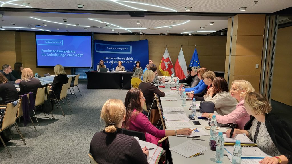 „Szkolenie dla Regionalnego Ośrodka Polityki Społecznej w Lublinie i 36 partnerów w zakresie realizacji projektu strategicznego pn. Polityka Senioralna EFS + w ramach Działania 8.5 programu Fundusze Europejskie dla Lubelskiego 2021-2027”