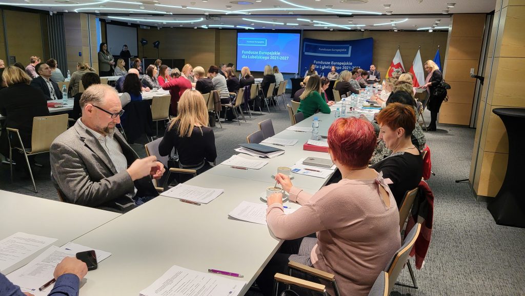 Szkolenie dla Regionalnego Ośrodka Polityki Społecznej w Lublinie i 36 partnerów w zakresie realizacji projektu strategicznego pn. Polityka Senioralna EFS + w ramach Działania 8.5 programu Fundusze Europejskie dla Lubelskiego 2021-2027