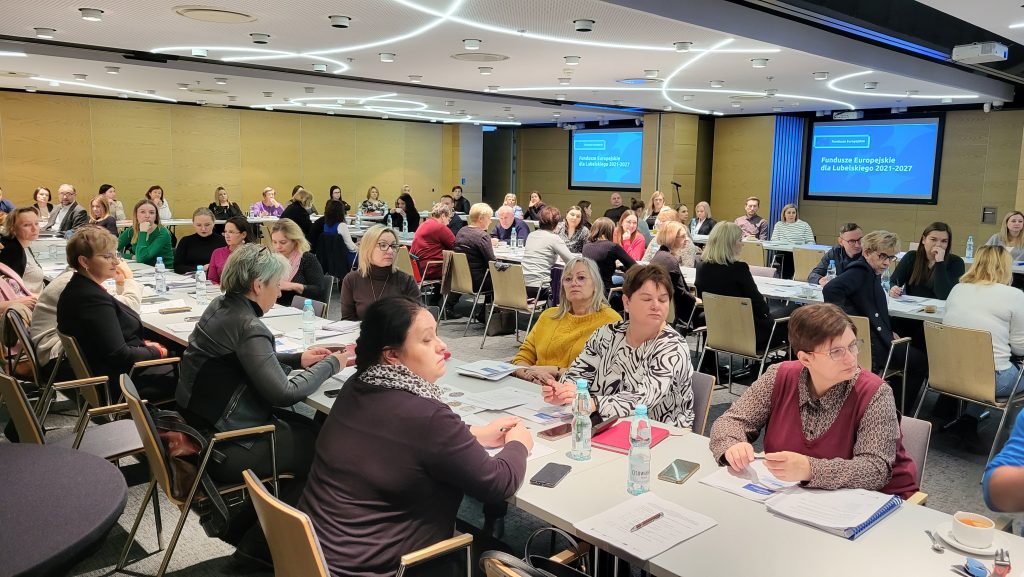 Szkolenie dla Regionalnego Ośrodka Polityki Społecznej w Lublinie i 36 partnerów w zakresie realizacji projektu strategicznego pn. Polityka Senioralna EFS + w ramach Działania 8.5 programu Fundusze Europejskie dla Lubelskiego 2021-2027