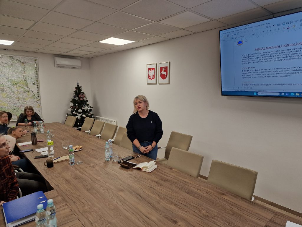 Pani Dyrektor Edyta Filipczak wita uczestników szkolenia.